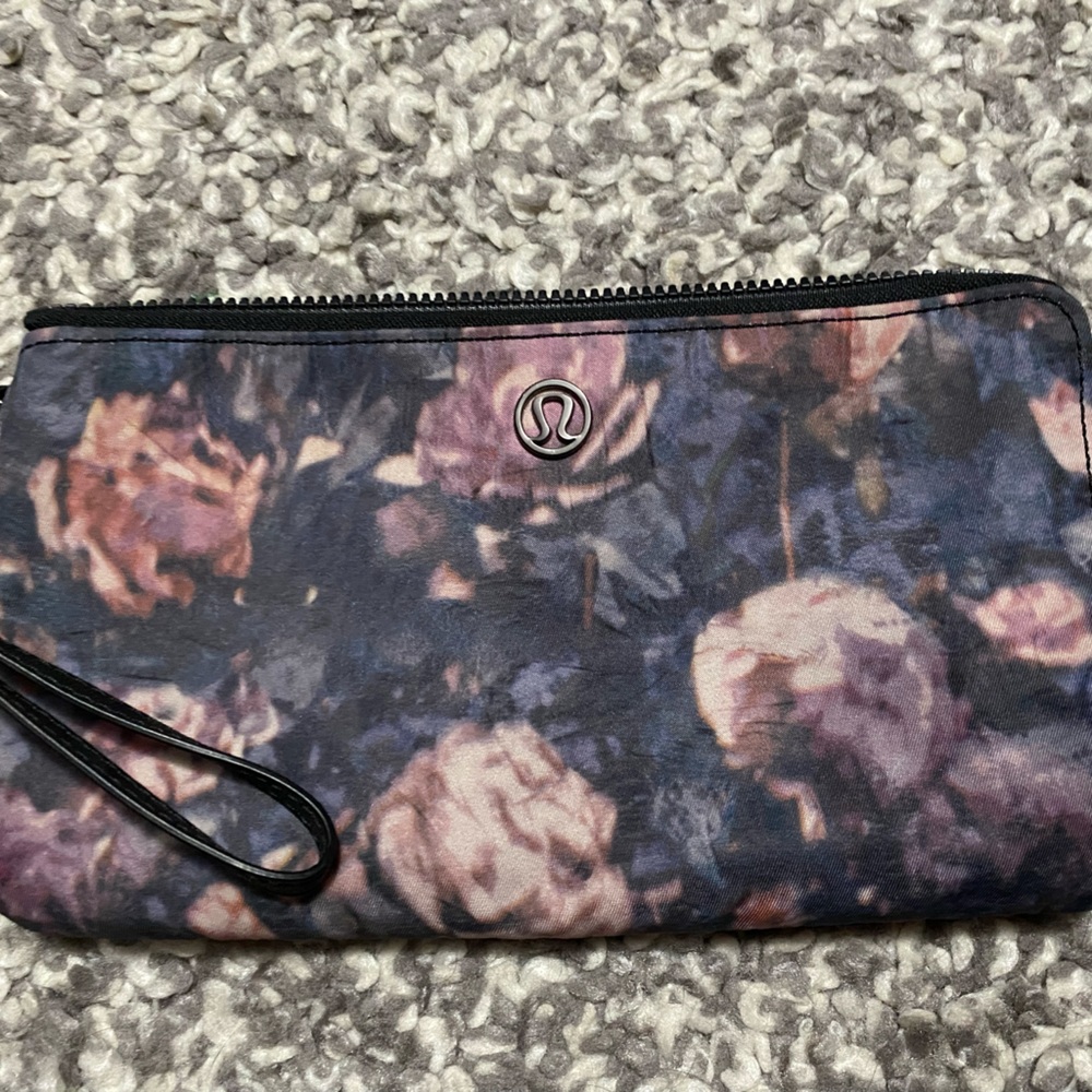 Lululemon double zip wristlet
